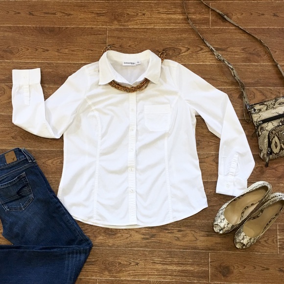 St. John's Bay Tops - 2/$9 St. John’s Bay Petite White Button Down 🍃